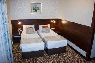 Мини-отель Silk Way Алматы Двухместный номер с 1 кроватью или 2 отдельными кроватями и собственной ванной комнатой-1