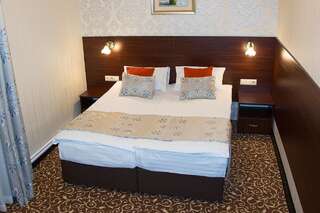 Мини-отель Silk Way Алматы Двухместный номер с 1 кроватью или 2 отдельными кроватями и собственной ванной комнатой-4