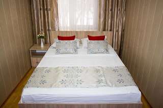 Мини-отель Silk Way Алматы Двухместный номер с 1 кроватью и общей ванной комнатой-1