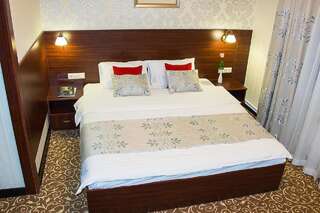 Мини-отель Silk Way Алматы Большой двухместный номер с 1 кроватью или 2 отдельными кроватями-1